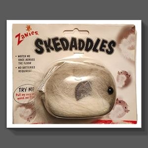 Skedaddles Mouse Cat Toy with Free Calming Diffuser Plug-in